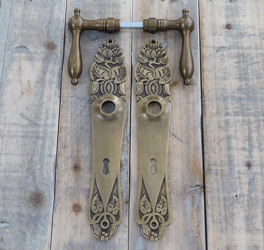 Art-nouveau stijl deurbeslagset met mooie messing deurplaten, PZ72!