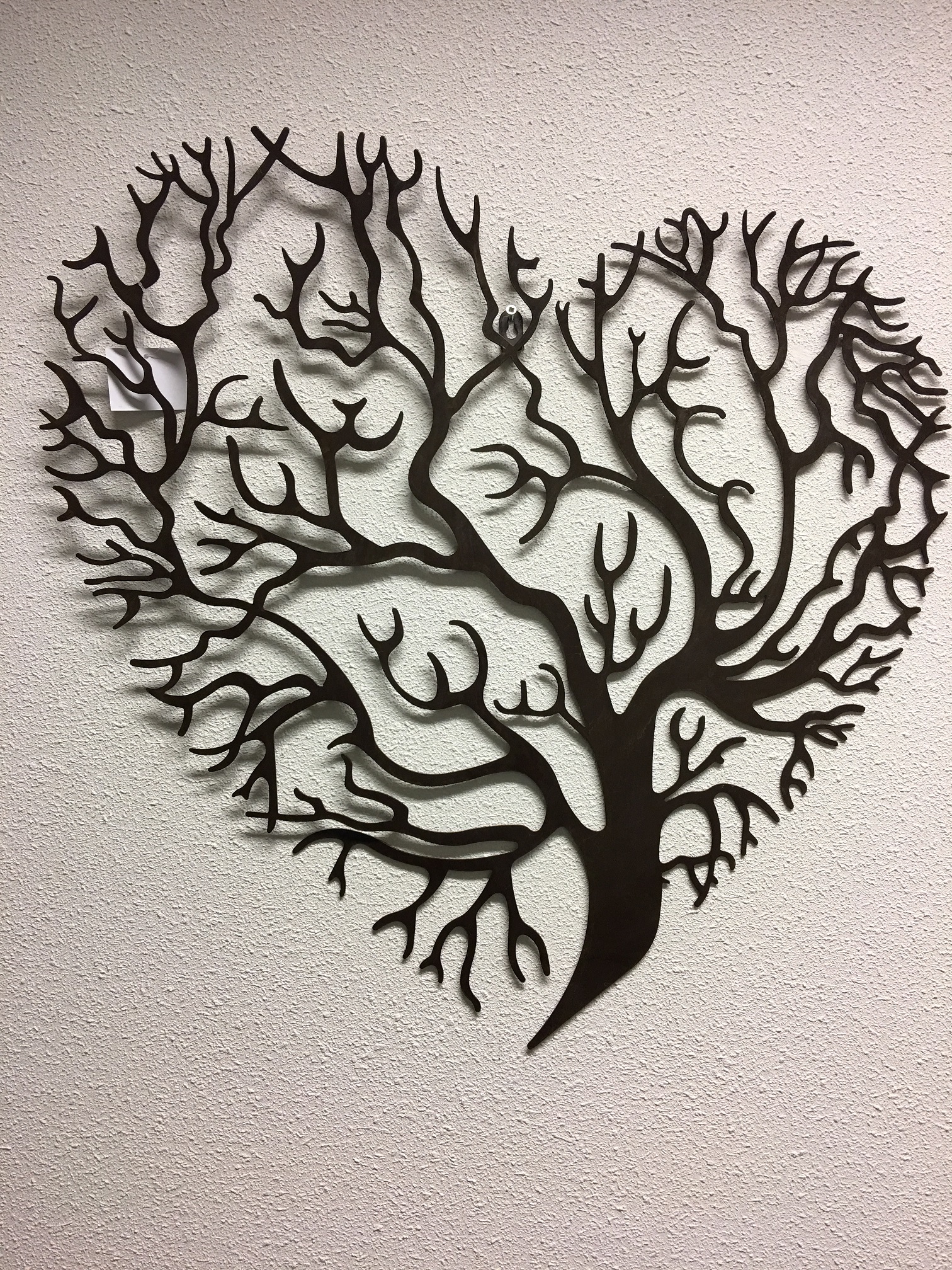 Wunderschöner Lebensbaum in Herzform, Wanddekoration, Metall braun.