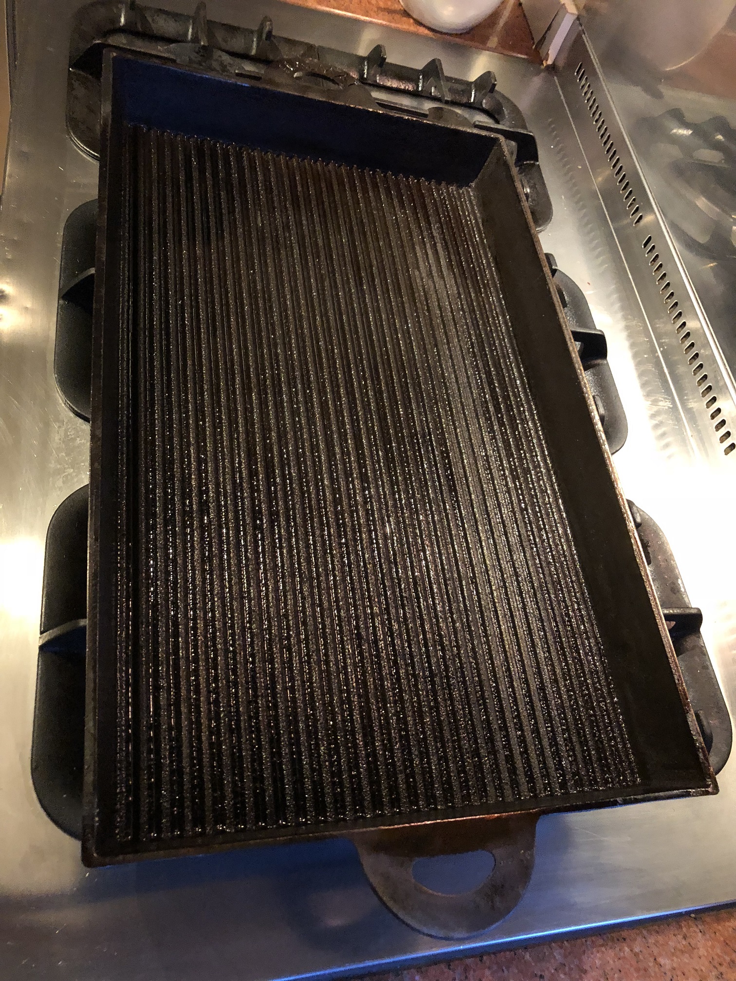 Zware forse gietijzeren grill-braadslede, ouderwetse  topkwaliteit.