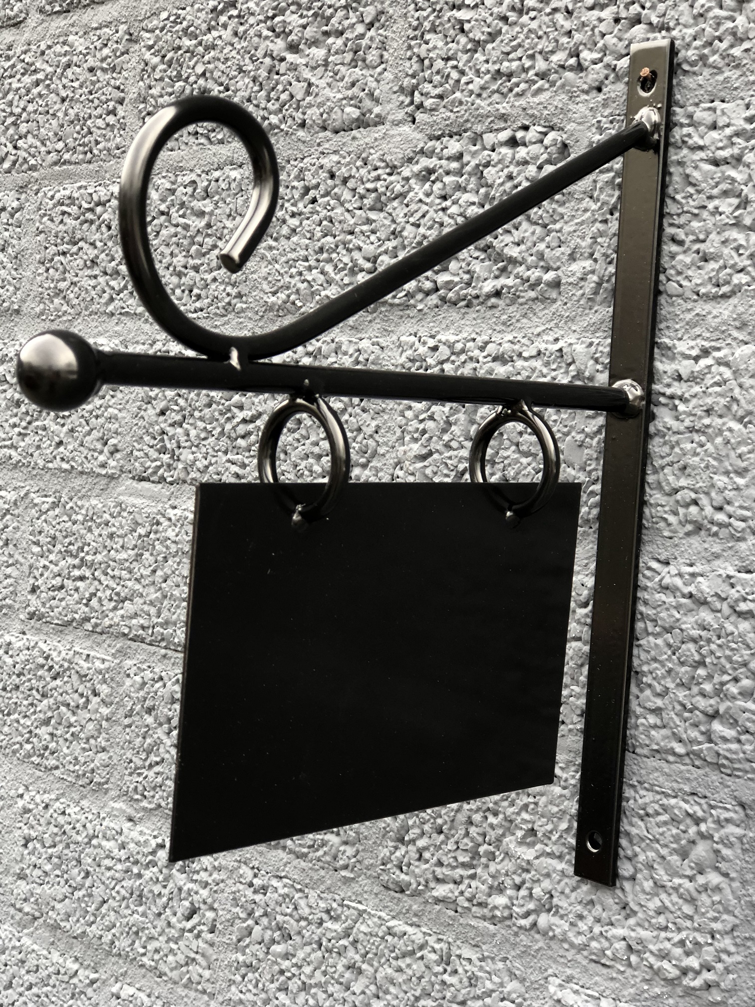 Winkel naamschild small voor in de oude binnenstad, reclame teken gemaakt van metaal, zwart geschilderd.