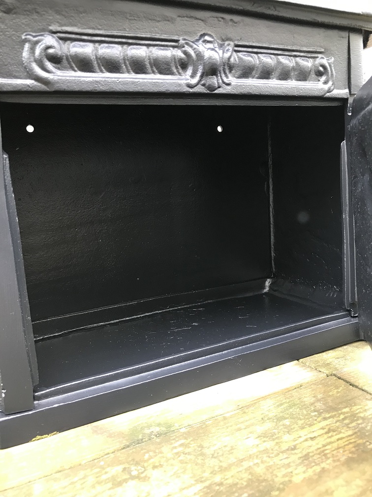 Brievenbus / mailbox vervaardigd uit gegoten aluminium, mat zwart
