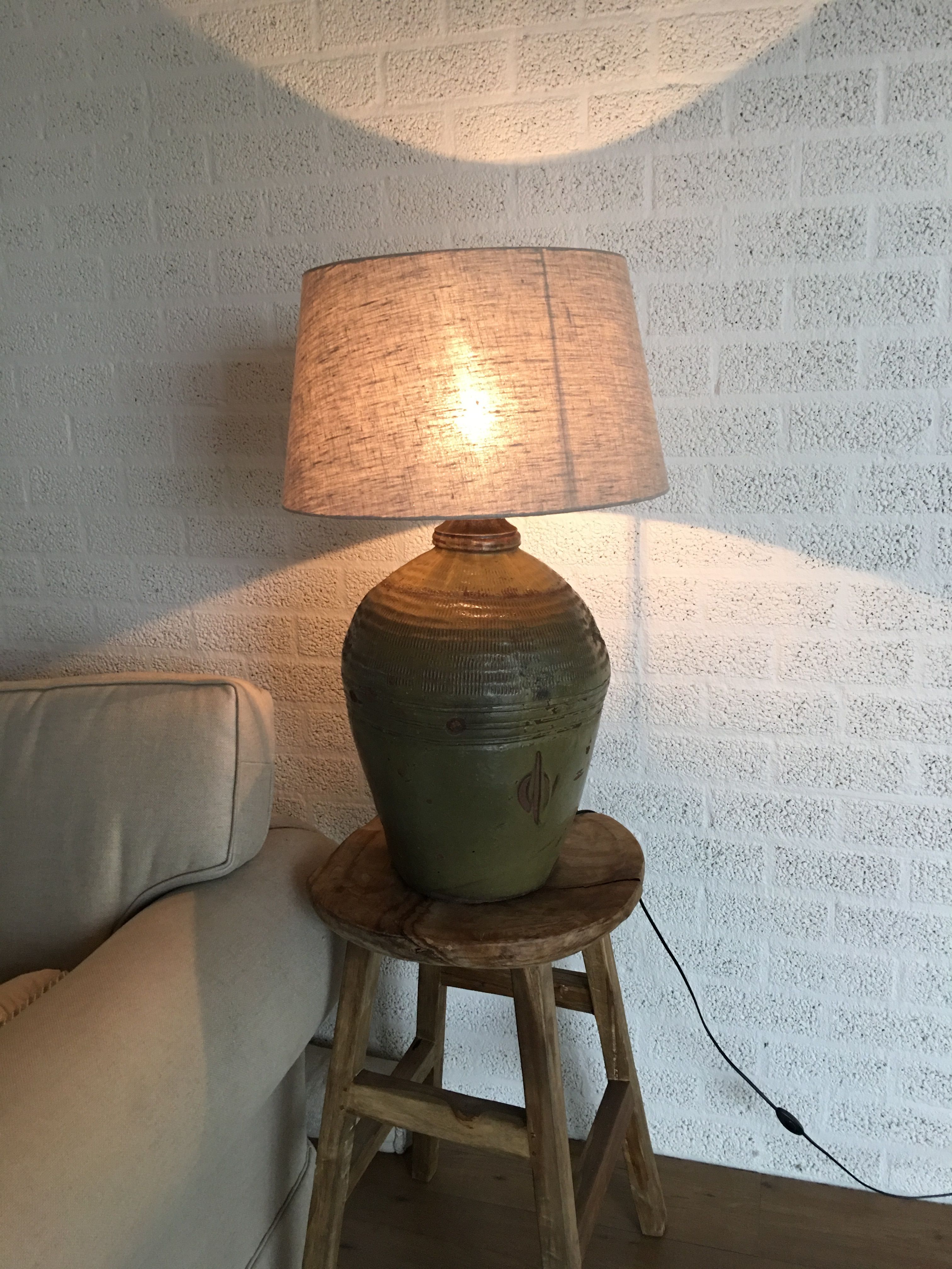 Einzigartig schöne Lampe auf original altem Azeatischen Wasserkrug!