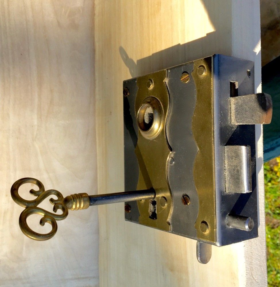 Kastenslot voor antieke deuren. topkwalitiet met sleutels en DIN Links.