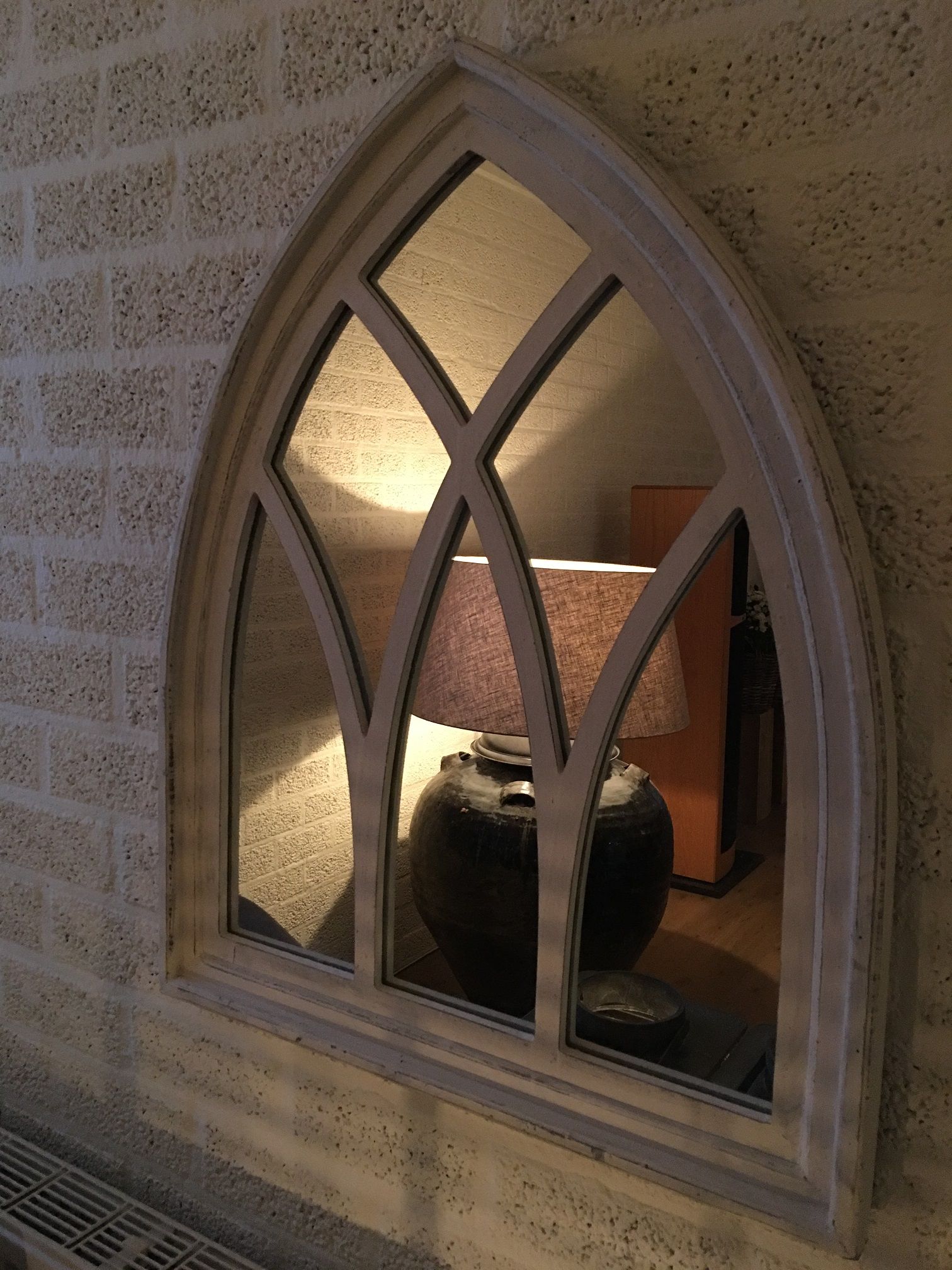 1 Spiegel venster met houten frame in white wash