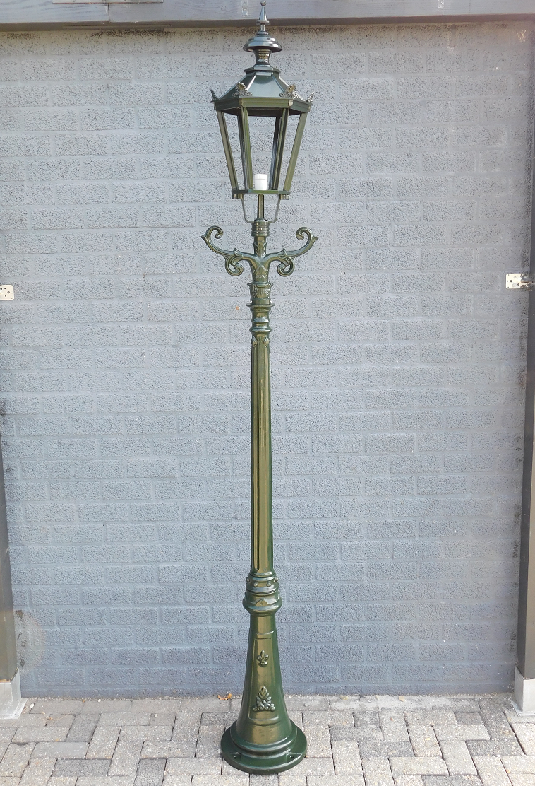 Klassische Laterne 'Barcelona' - Außenlampe mit Keramikfassung und Glas, alugrün, 275cm