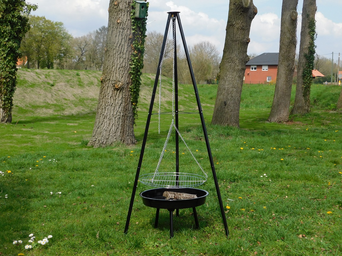 BBQ vuurschaal met driepoot - inclusief rooster - decohomeliving.com