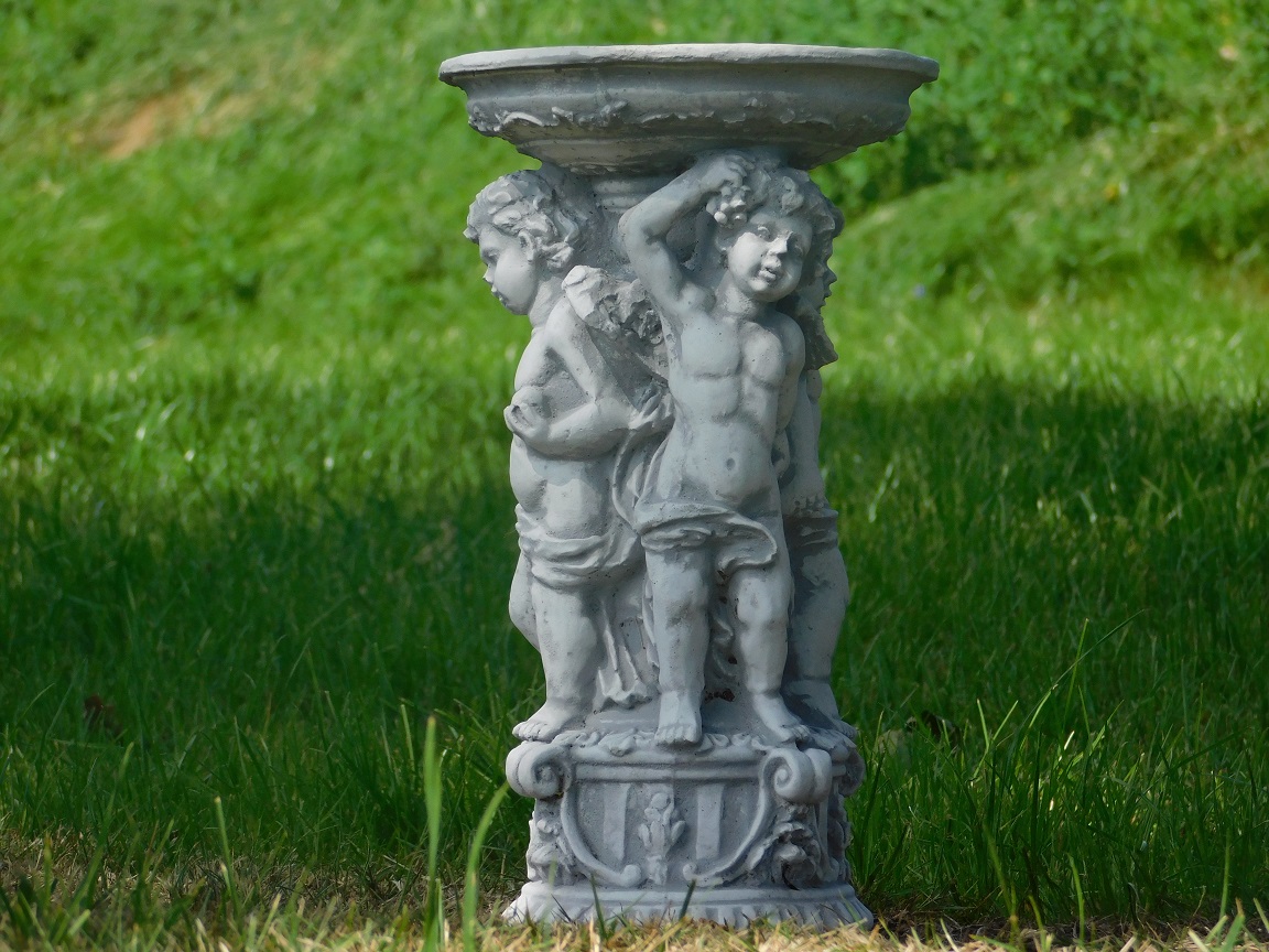 Dekorative Statue mit Engeln und Waage | Stein | Detailliert