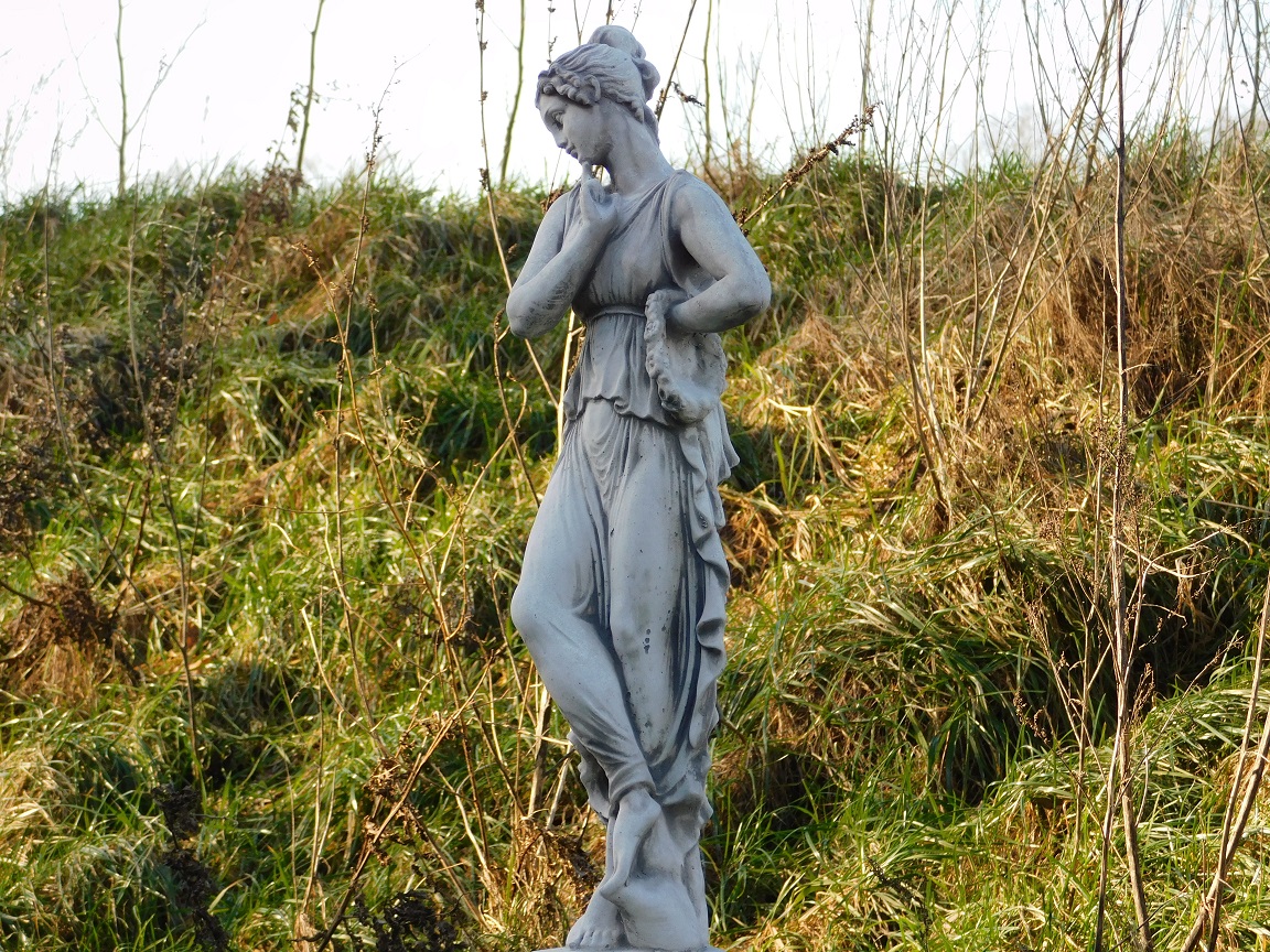 Beeld Vrouw op Sokkel - 105 cm - Volledig Steen