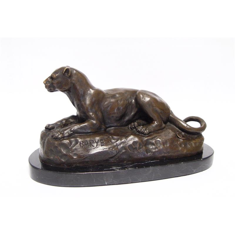 Bronzeskulptur einer liegenden Löwin