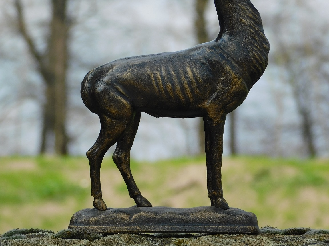 Hirsch - stehend mit Geweih - Bronze-Look - Metall
