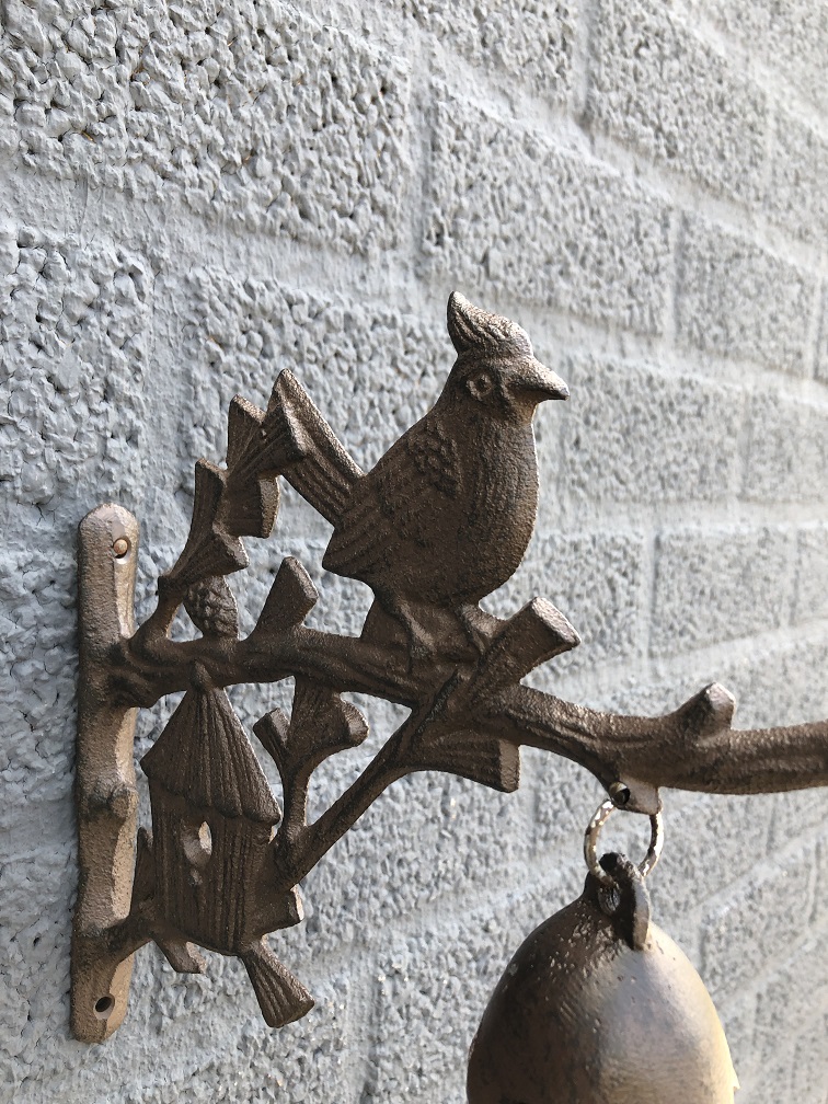 Windorgel, windgong, bird-dennenappel gong gietijzer, aan een prachtig sierlijke hanger.