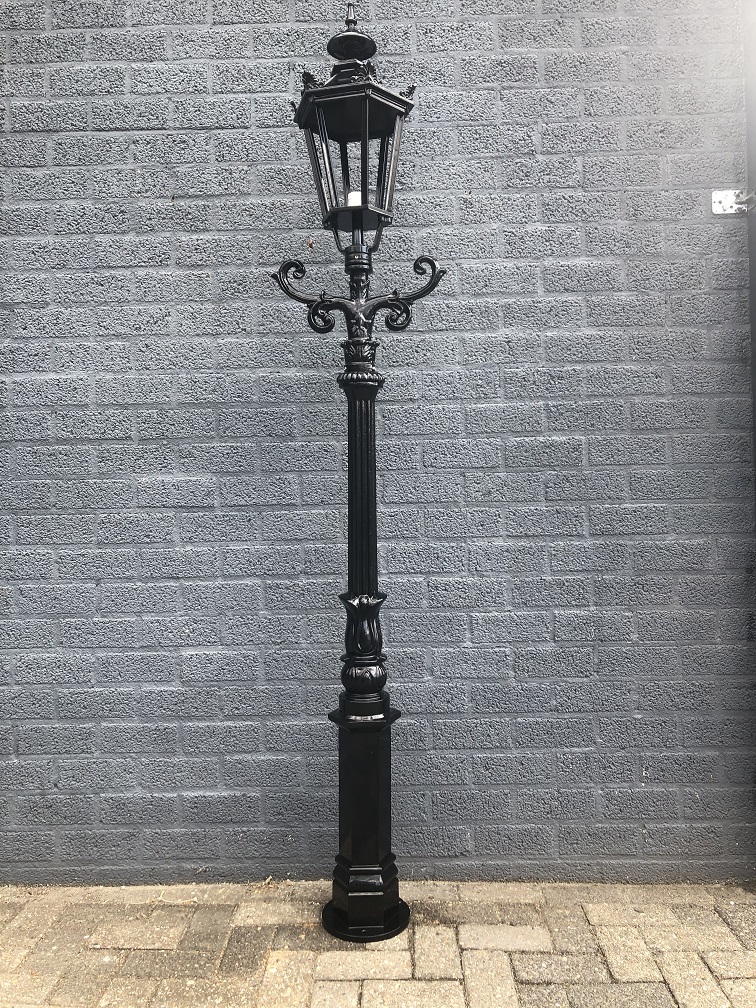 Buitenlamp, lantaarn Amsterdam met keramische fitting en glas, gegoten aluminium zwart, 225 cm.