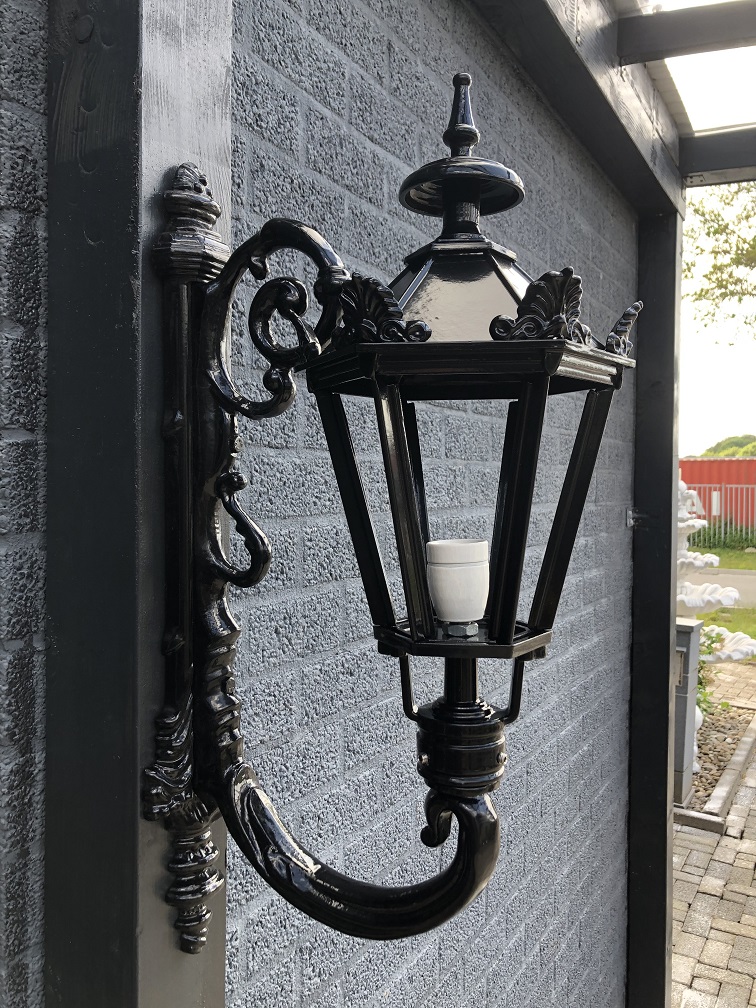 Prachtige landelijke buitenlamp Maastricht, zwart.