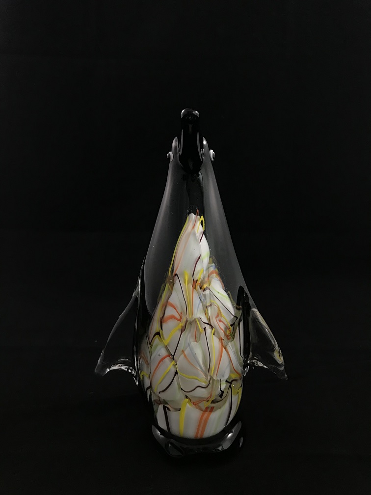 Een fraai glazen beeld van een pinguin, een glazen kunstwerk!