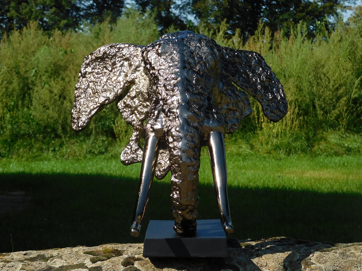 Skulptur Elefantenkopf - Alu mit silberen look auf alu schwarzen Fuss - Abstrakt
