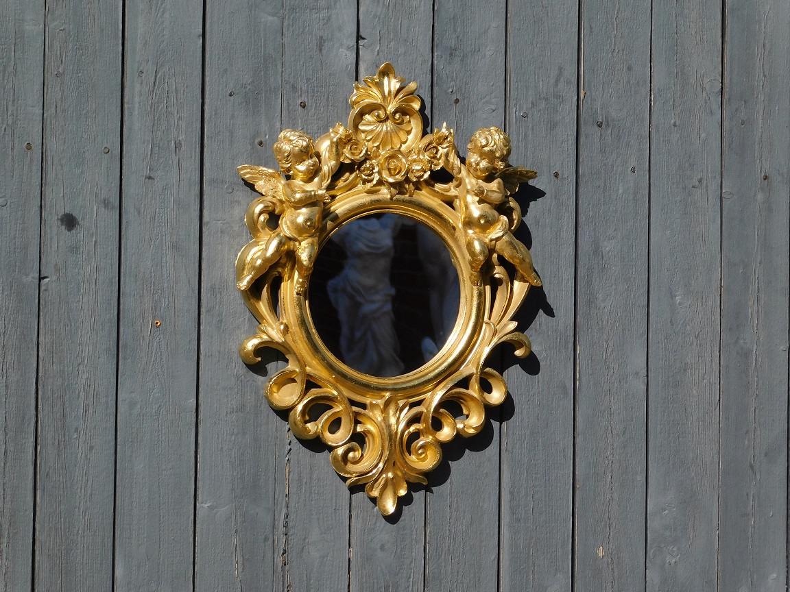 Sierlijke spiegel met engelen - goudkleurige lijst - wanddecoratie