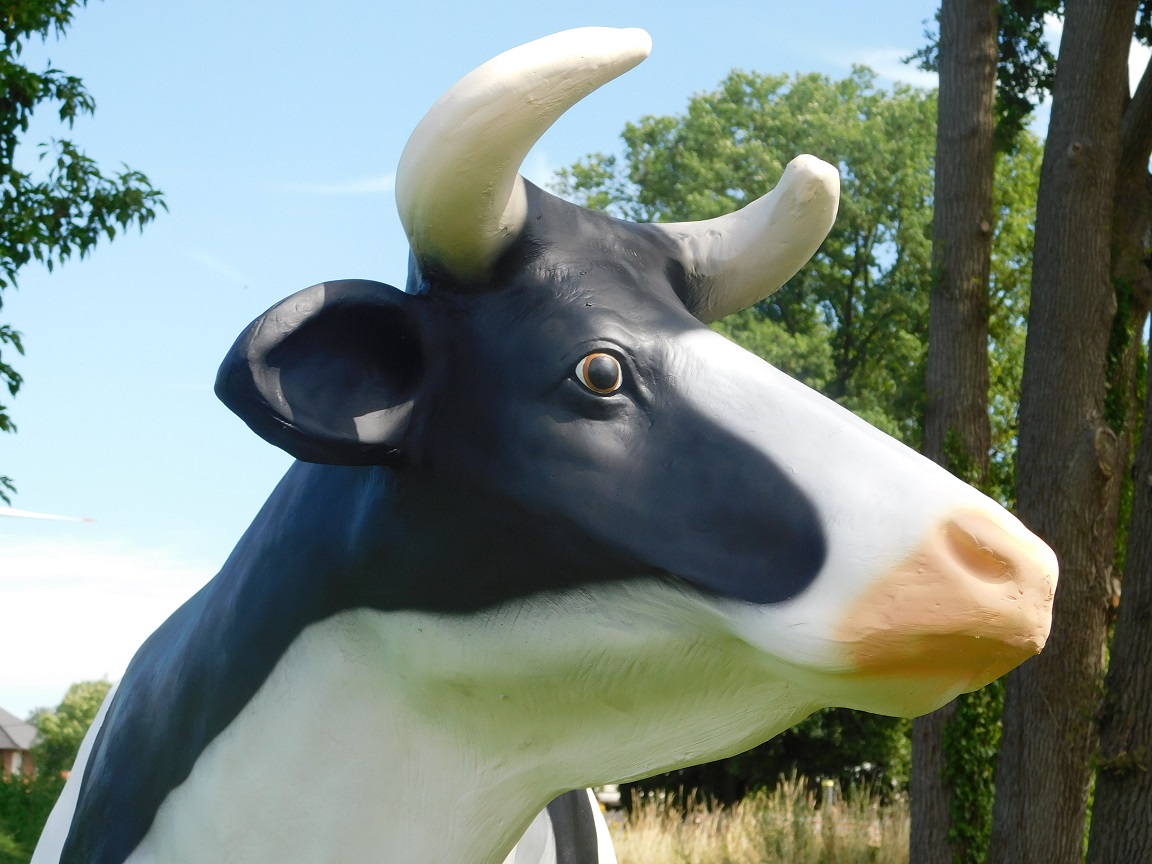 Lebensgroße Kuh in Farbe | Polystone | Statue Kuh XL