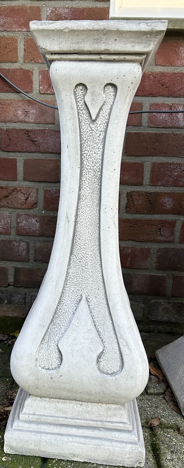 Sierlijke Sokkel - Smal Design - 70 cm - Volledig Steen