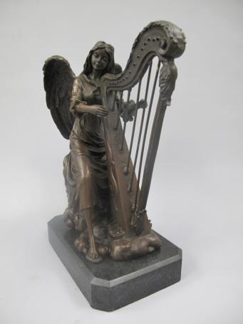 Elfe aus Bronze, Harfe