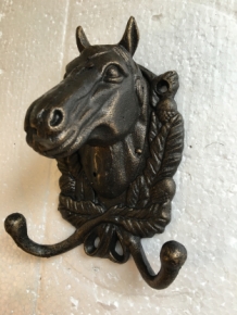Pferdekopf mit Doppelhaken - Gusseisen - Bronze