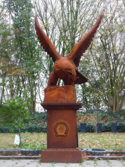 Adler XL auf Sockel – 175 cm – Gusseisen