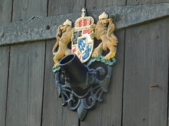 Vlaggenstokhouder met Koninklijk Logo - Gietijzer met Poedercoating