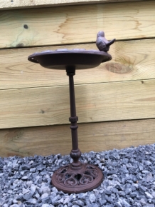 1 bruin vogelbad, gietijzer bruin-rust, gemoffeld, mooi!