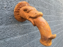 Waterspuwer, wandfontein, waterspuwer, mythische vis gietijzer