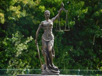 Letzte: Statue Justitia – 46 cm – Polystone in Bronze