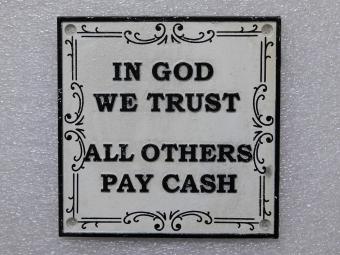 Bordje ''In God We Trust - All Others Pay Cash'' - Gietijzer - Vintage look