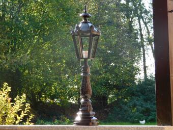 Klassische Stehleuchte für den Außenbereich, schwarz – 93 cm – Sockel mit Schirmkrone – Aluminium