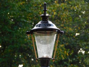Klassieke Buitenlamp - 82 cm - Zwart - Sierlijke Sokkelpaal met Messing Accent - Alu