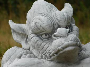 Gargoyle XL – Massiver Stein – 42 cm breit – Gartenstatue