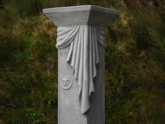 Griekse Sokkel Medusa Draperie - 100 cm - Stenen Zuil