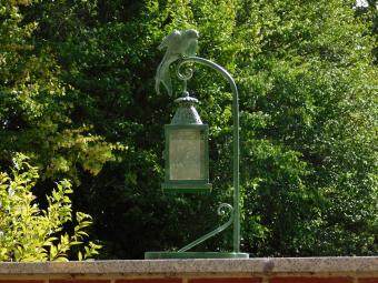 Metall-Windlicht mit Ständer und Vogel – 60 cm – Retro-Außenlaterne