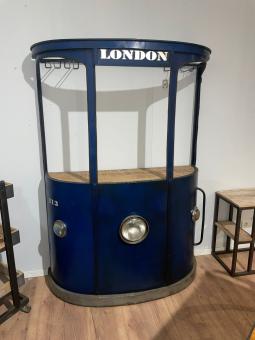 Tram Bar im Vintage-Look – London – Blau – Weinbar – Einzigartig