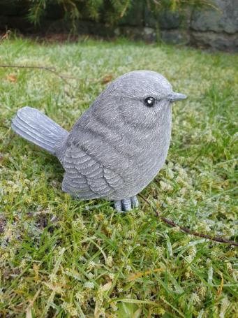 Gartenstatue eines Spatzen, Beton
