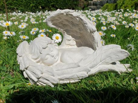 schlafender Engel, Beton, Gartenstatue