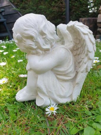 Betonengel, Gartenstatue