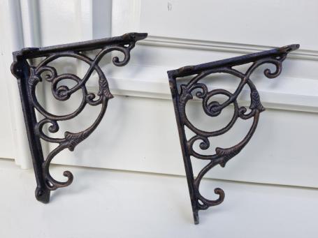 Gusseiserne Regalträger.