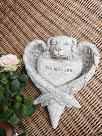 Grafdecoratie voor een hond , beton