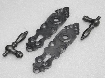 Türbeschlagset – Kensington-Griffe + Royale-Türplatten – Verzinktes Gusseisen