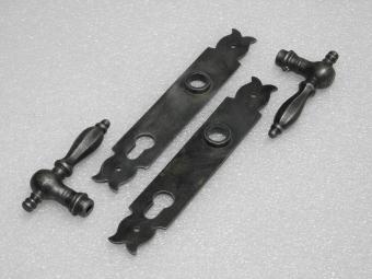 Türbeschlagset – Kensington-Griffe + Noble-Türplatten – Verzinktes Gusseisen