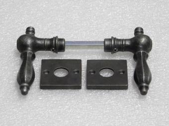 Set: Kensington-Türgriffe + quadratische Türgriffrosetten – verzinktes Gusseisen