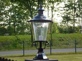 Klassische Stehlampe – 70 cm – Schwarz – Aluminium mit Messing