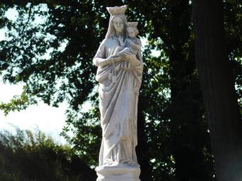 Gartenstatue der Maria mit Kind auf Sockel – 130 cm – Klassisches Steinset