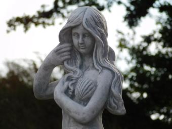 Gartenfigur „Meerjungfrau“ mit Wasserauslauf – 94 cm – Springbrunnenfigur