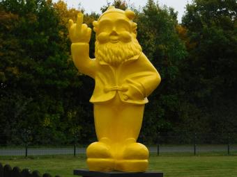 Gartenzwerg Mittelfinger XL – 80 cm – Gelb