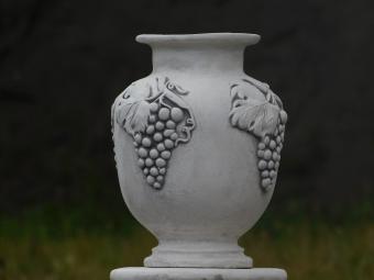 Gartenvase Weintrauben auf Sockel - 54 cm - Stein