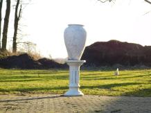 Vaas op Sokkel - 125 cm - Volledig Steen